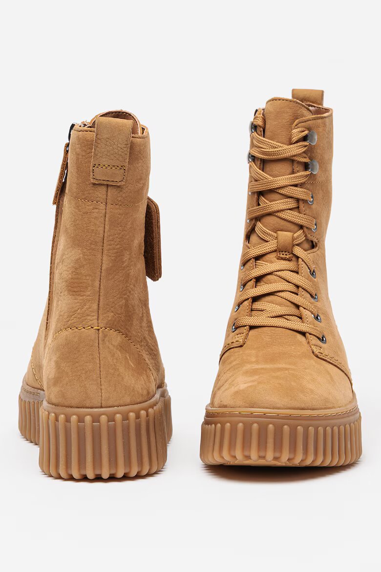 Clarks Боти Torhill от набук Карамел