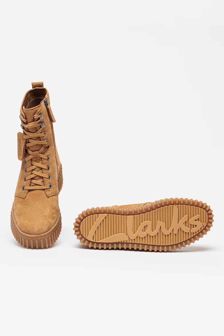 Clarks Боти Torhill от набук Карамел