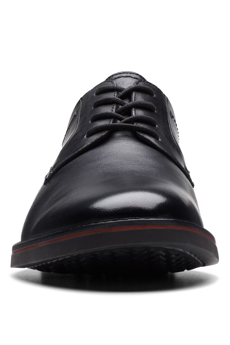 Clarks Кожени обувки Atticus тип Derby с овален връх Избеляло черно