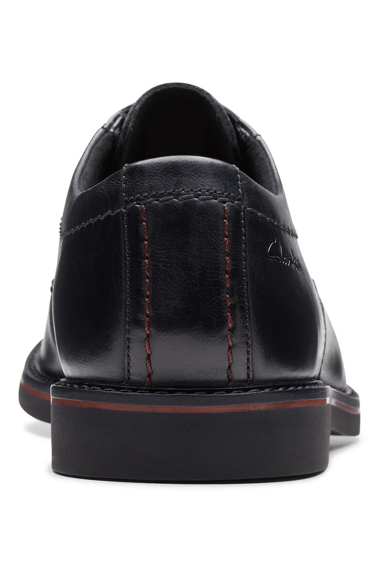 Clarks Кожени обувки Atticus тип Derby с овален връх Избеляло черно