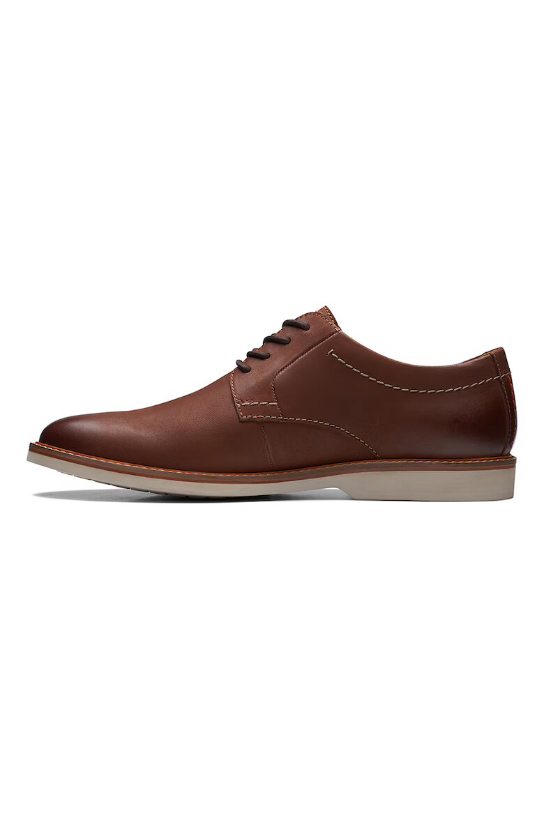 Clarks Кожени обувки Atticus тип Derby с овален връх Кафяв