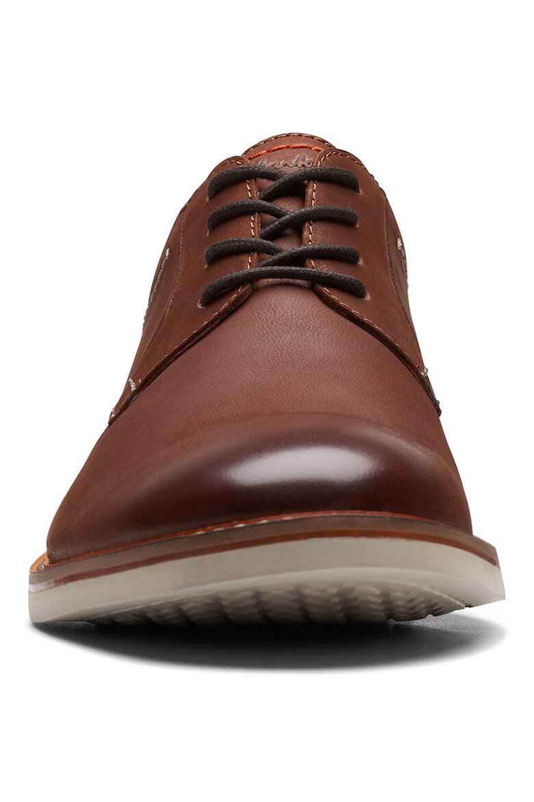 Clarks Кожени обувки Atticus тип Derby с овален връх Кафяв