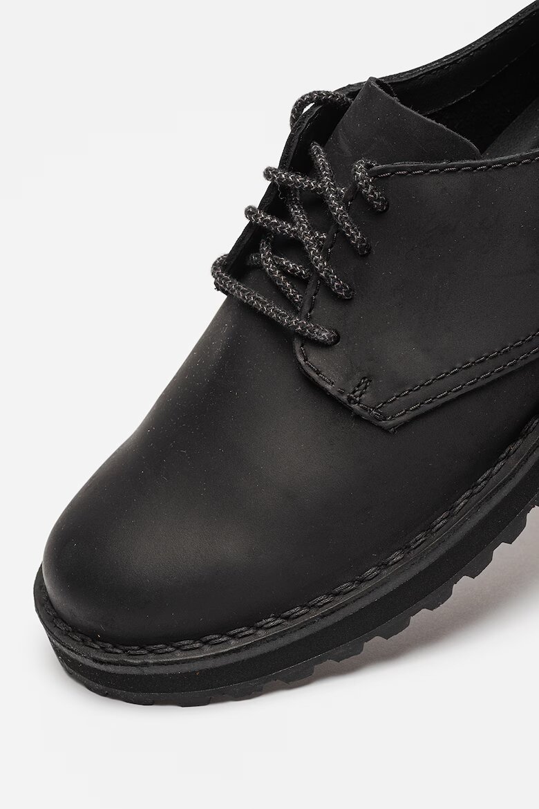 Clarks Кожени обувки с лого Черен