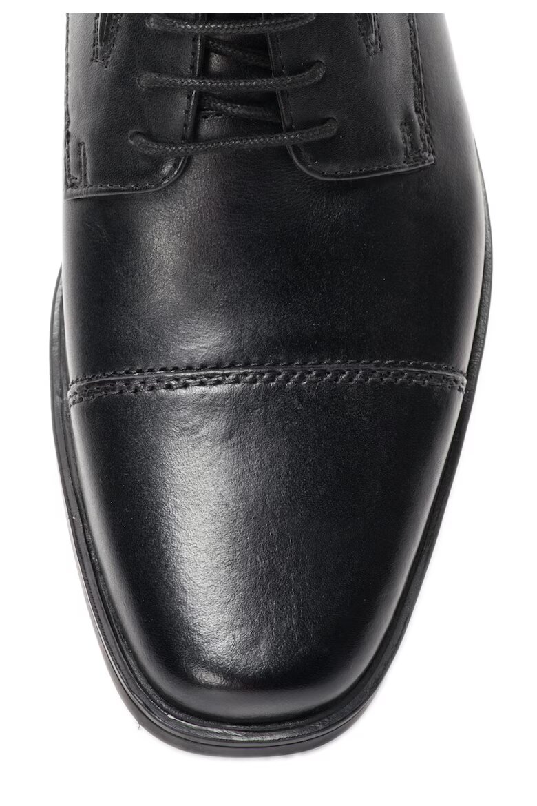 Clarks Кожени обувки Tilden с подсилен връх