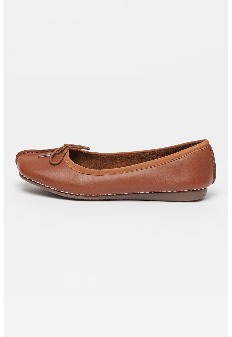 Clarks Кожени пантофки Freckle Ice с панделка