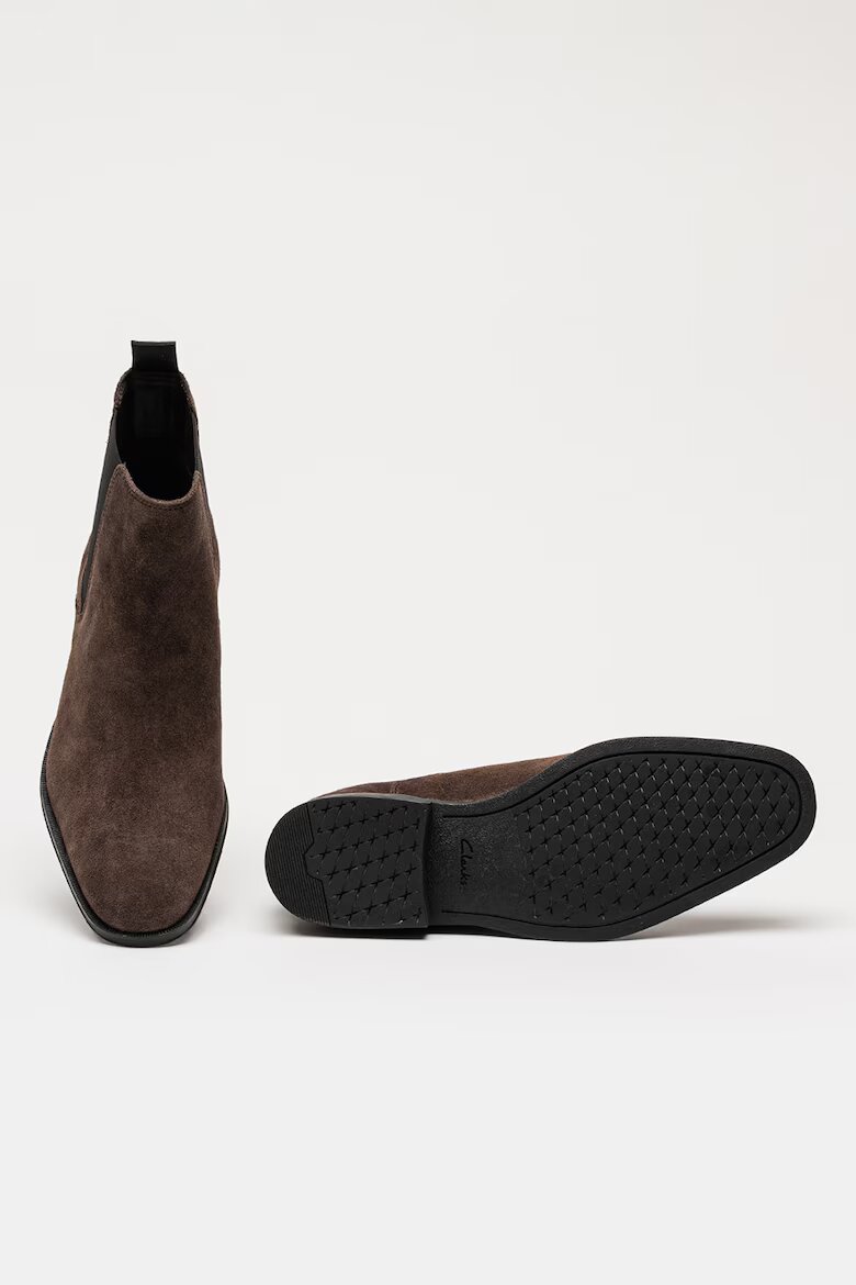 Clarks Велурени боти Paulton Easy тип Chelsea Кафяв