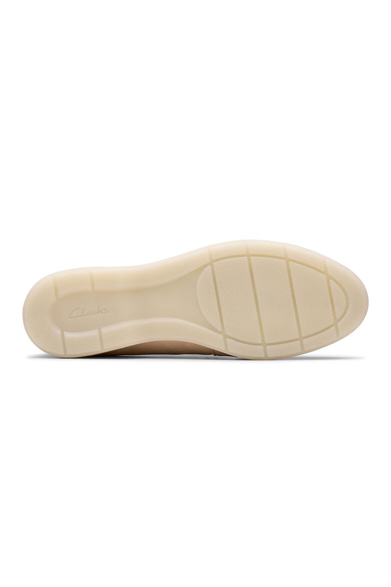 Clarks Велурени мокасини Narini Edge Бежов