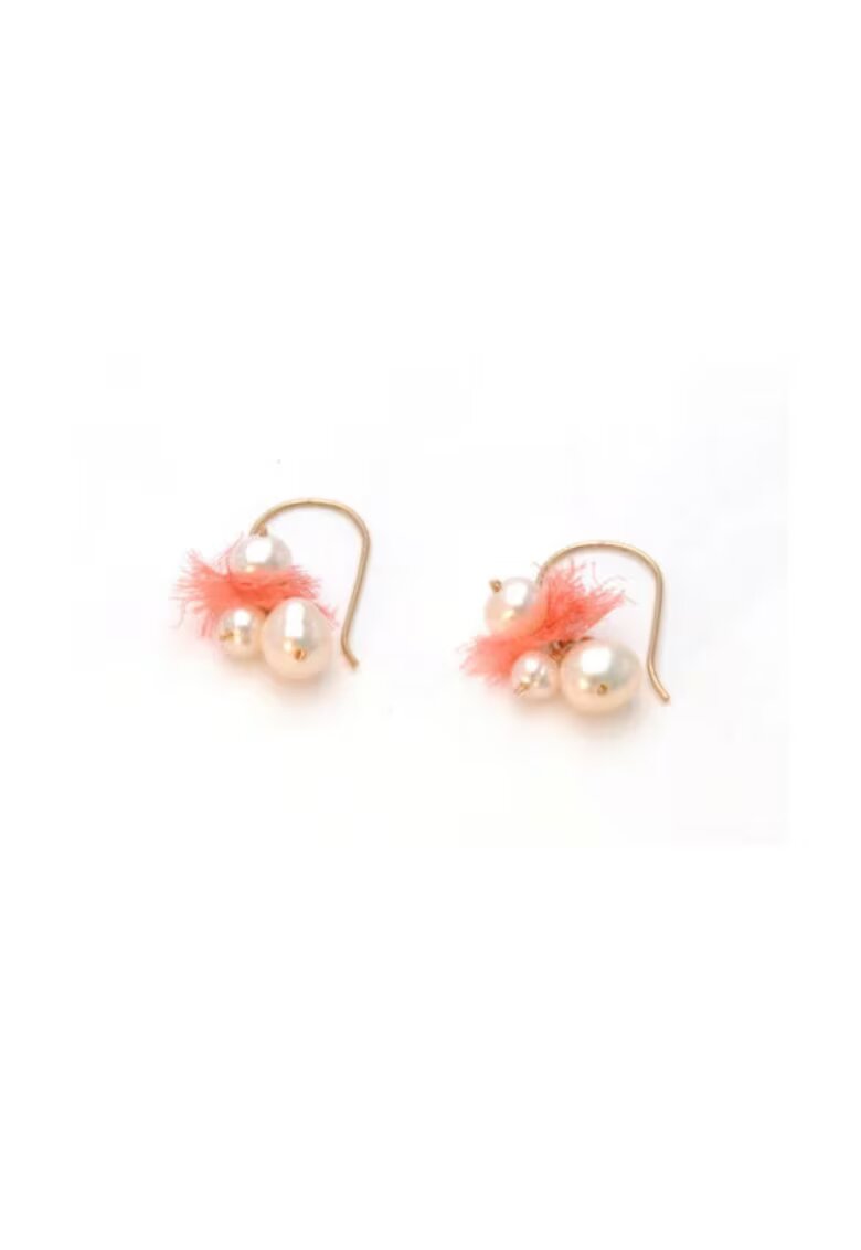 CORINA MARDARI Обеци Silky Coral - къси - с бели култивирани перли - елементи от злато и естествена коприна