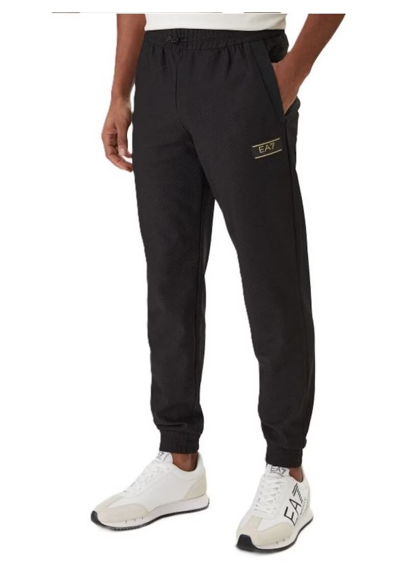 EA7 Мъжки панталони TRAIN PREMIUM LABEL M PANTS CH KNITTED JACQUARD - Полиестер -
