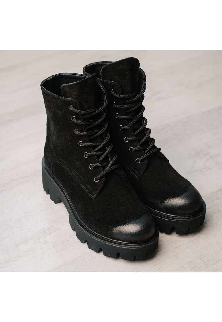 Exclusives Bocanci din piele intoarsa - cu siret Classic - Черен