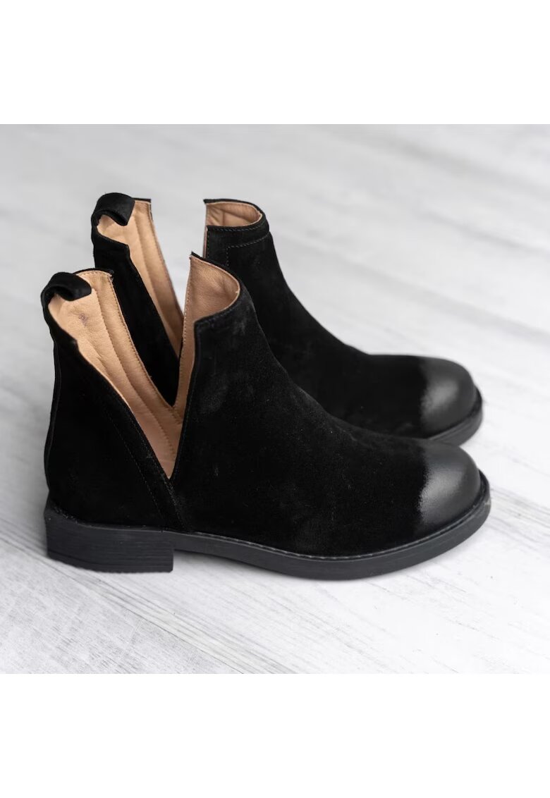 Exclusives V-Shape 2.0 Suede Boots With Side Cut-outs - Черен