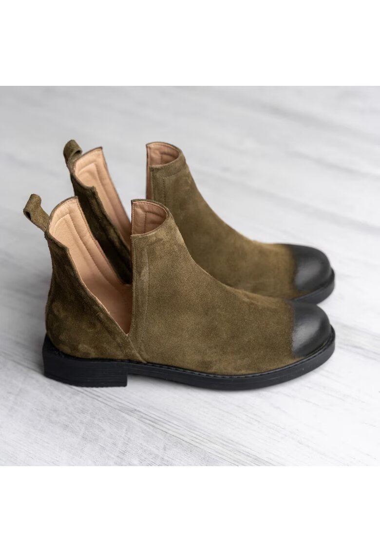 Exclusives V-Shape 2.0 Suede Boots With Side Cut-outs - Каки