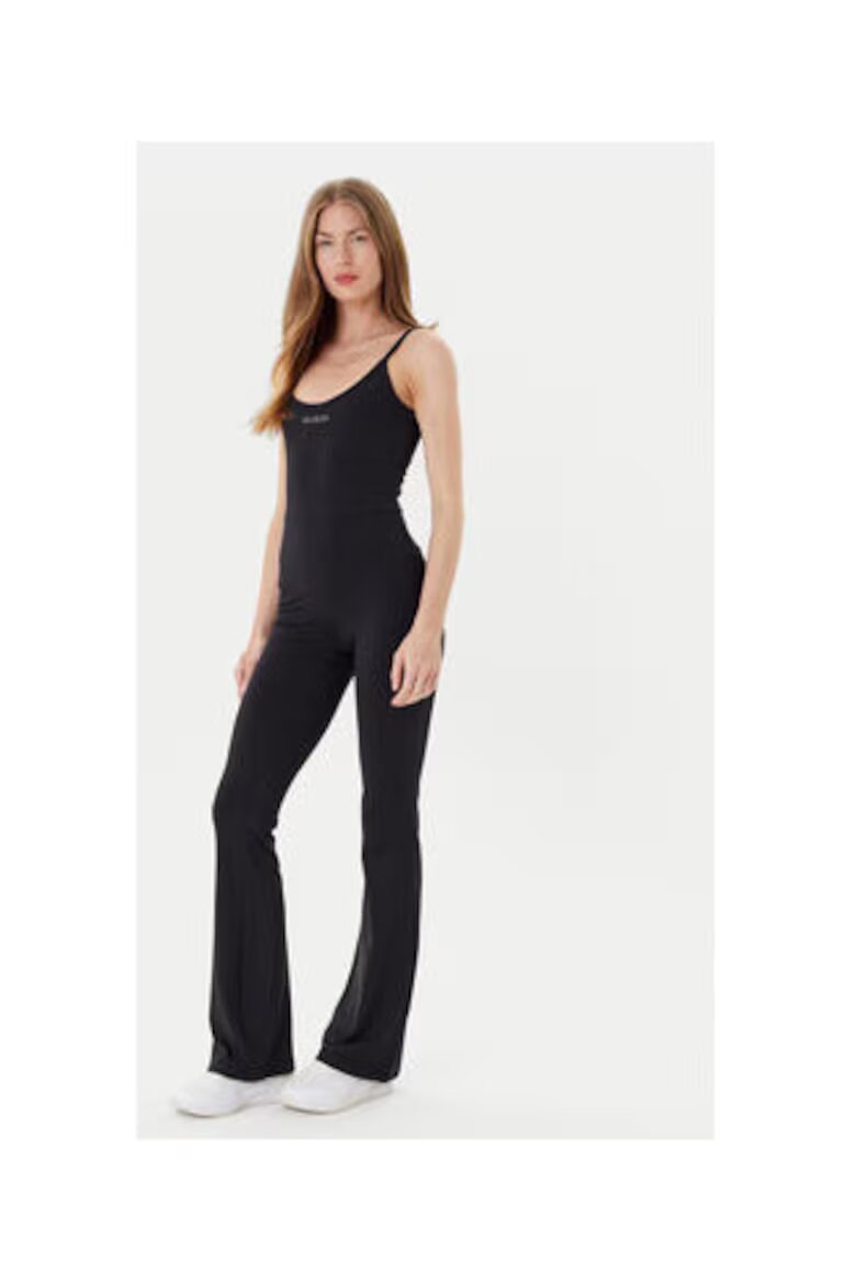 GUESS Дълъг гащеризон slim fit с тънки презрамки кръгло деколте и метално лого