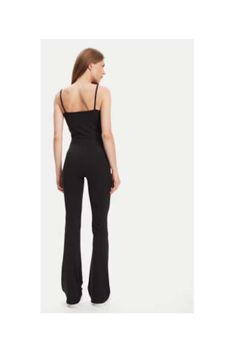 GUESS Дълъг гащеризон slim fit с тънки презрамки кръгло деколте и метално лого