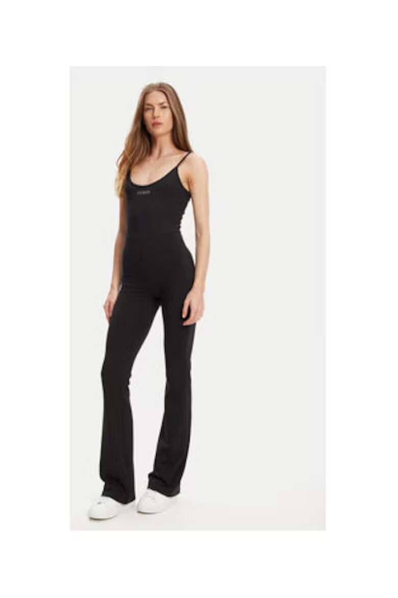 GUESS Дълъг гащеризон slim fit с тънки презрамки кръгло деколте и метално лого