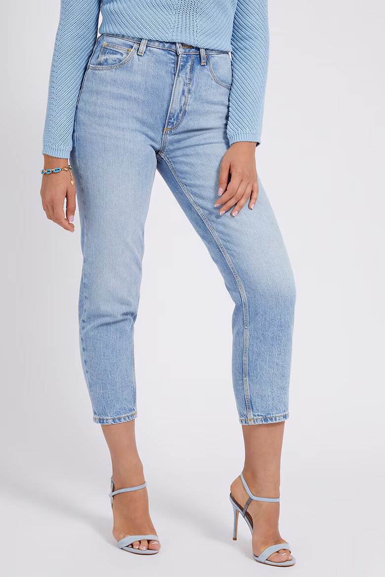 GUESS Дънки Mom-Fit над глезена със захабен ефект Лавандула