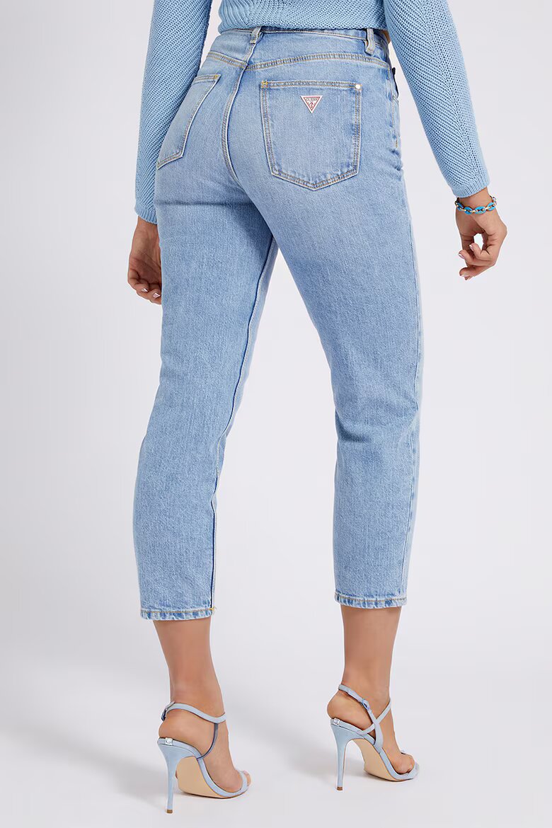 GUESS Дънки Mom-Fit над глезена със захабен ефект Лавандула