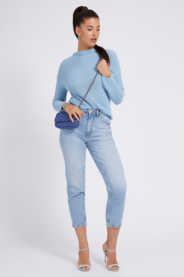 GUESS Дънки Mom-Fit над глезена със захабен ефект Лавандула