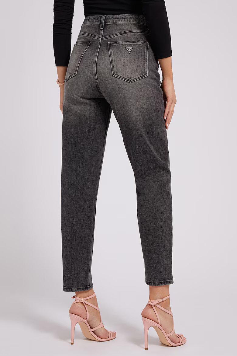 GUESS Дънки Mom-Fit със захабен ефект Антрацитно сиво