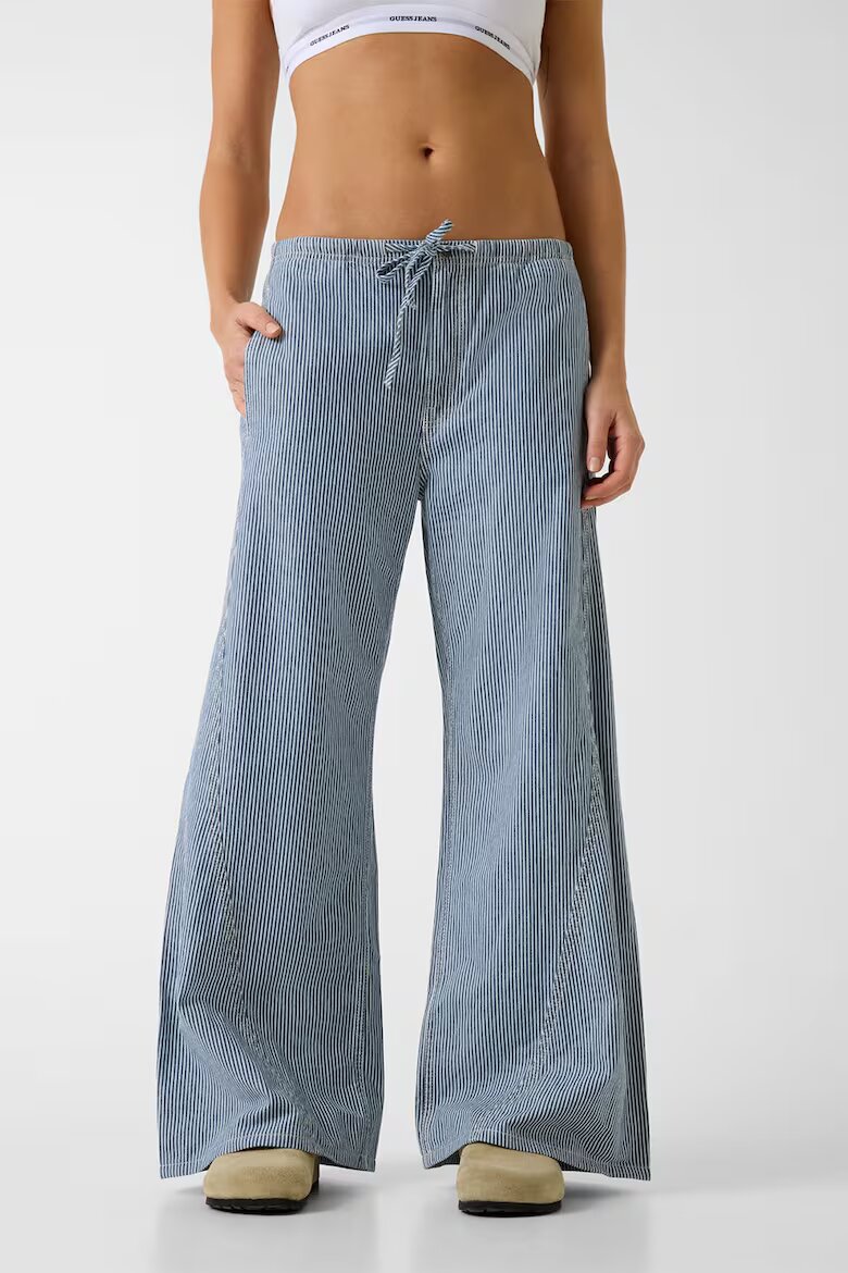 GUESS JEANS Раиран панталон с връзки Бял/Пастелносин