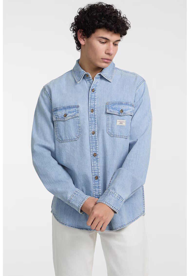 GUESS JEANS Риза от деним с джобове с капаче