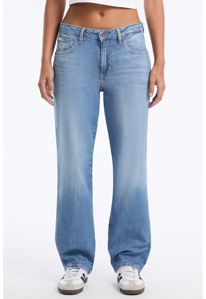 GUESS JEANS Широки дънки с миди талия - Светлосин