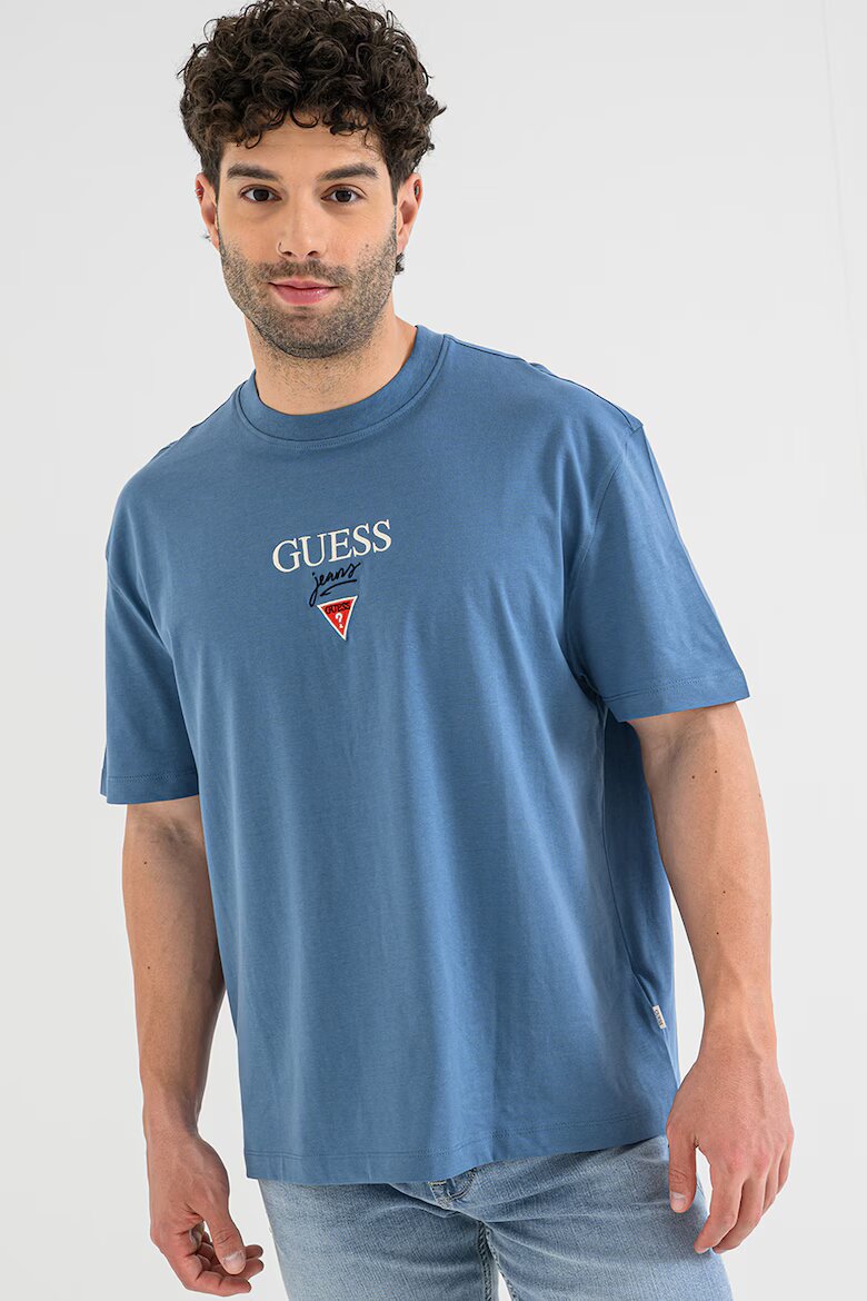 GUESS JEANS Свободна тениска от памук с бродирано лого Бял/Прашно синьо