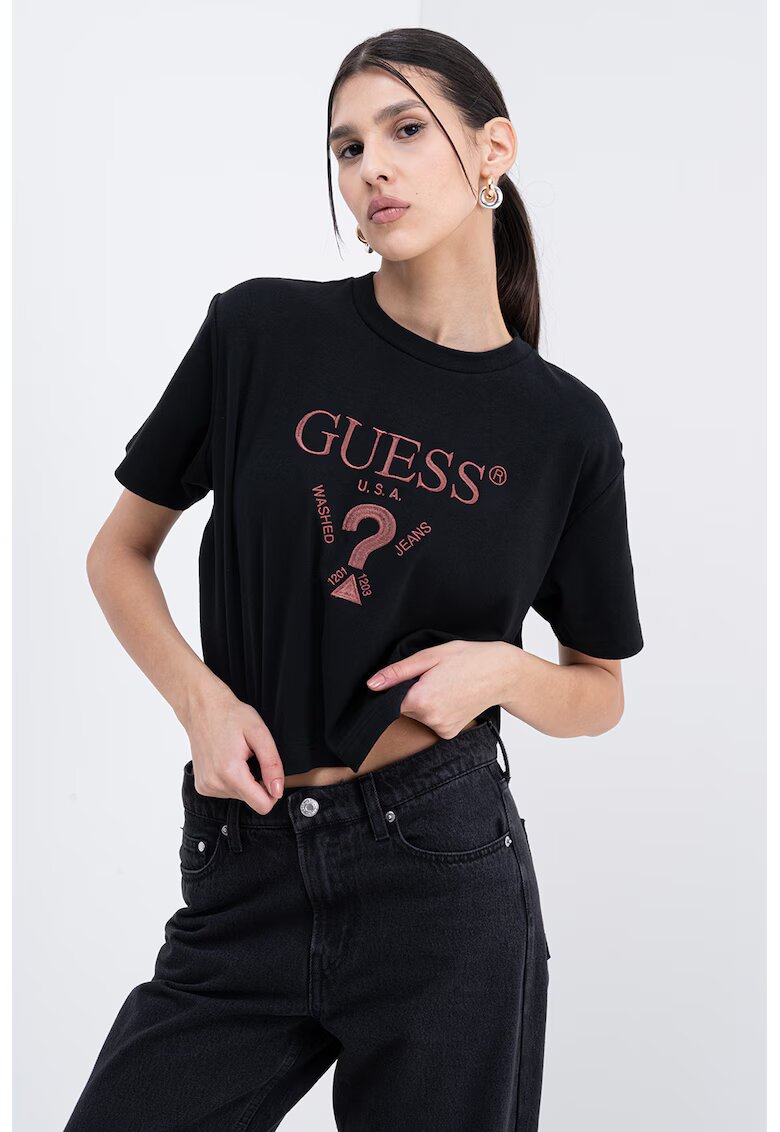 GUESS Къса тениска с бродирано лого - Тъмнокафяв/Черен