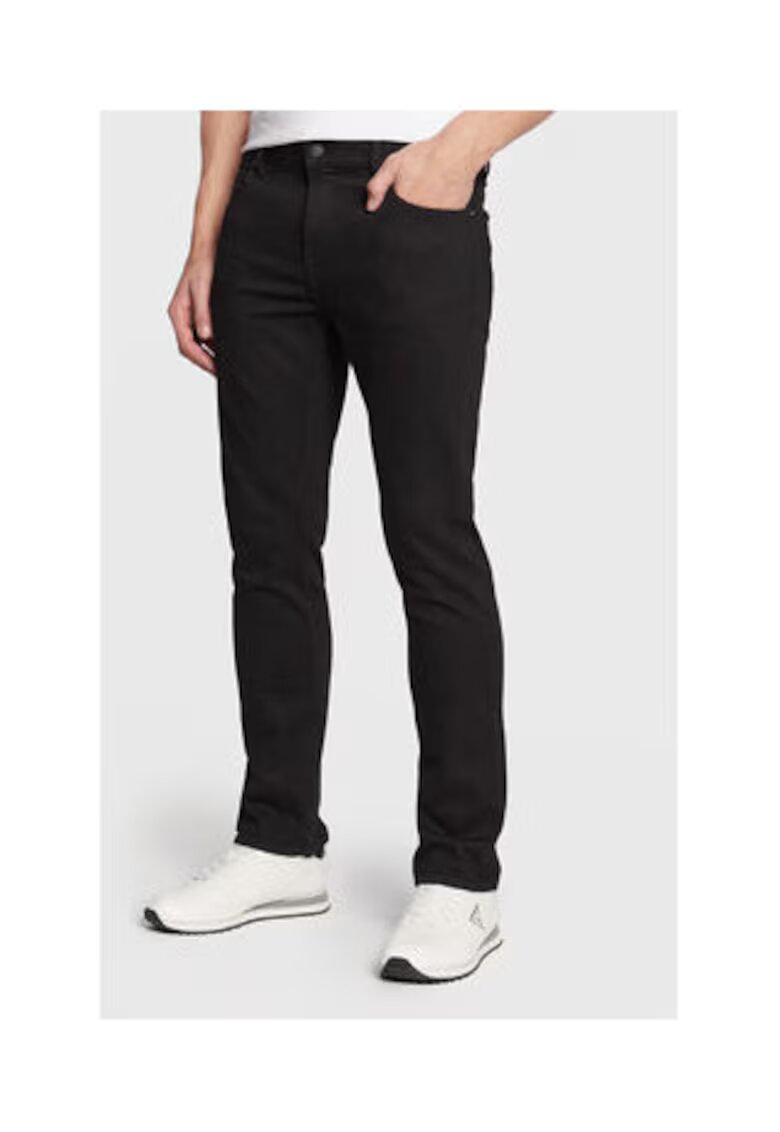 GUESS Slim fit дънки със средна талия 0000302079971
