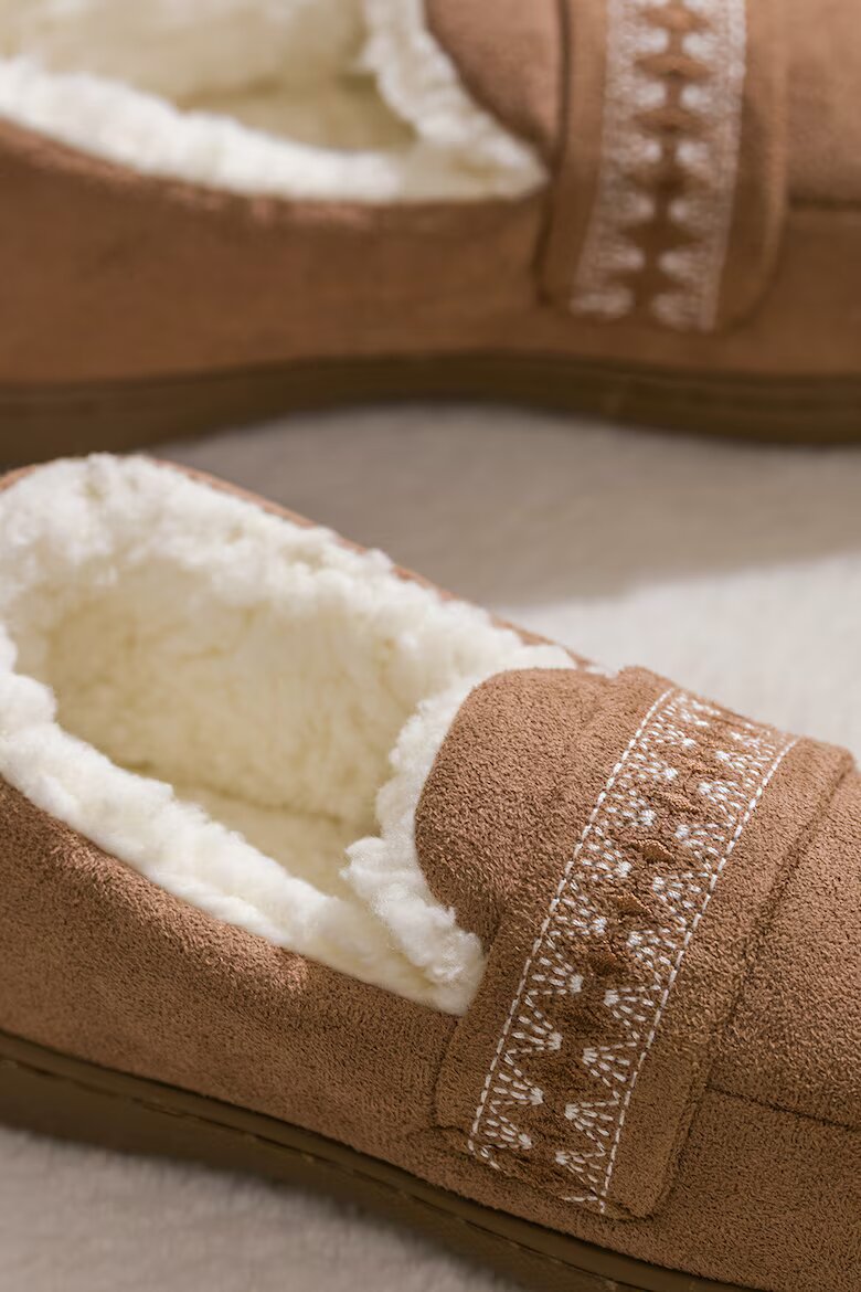 LC WAIKIKI Текстилни домашни пантофи с бродерия Камел