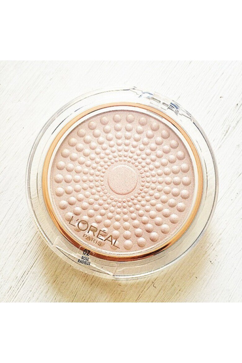 L'Oreal Paris Озаряваща пудра L'Oreal Lumi Magique Pearl 02 Rose Radieux 10гр