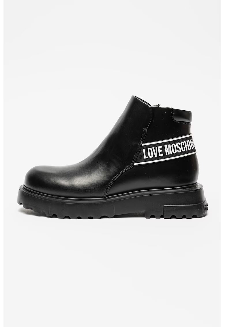 Love Moschino Кожени скосени боти с лого - Черен/Бял