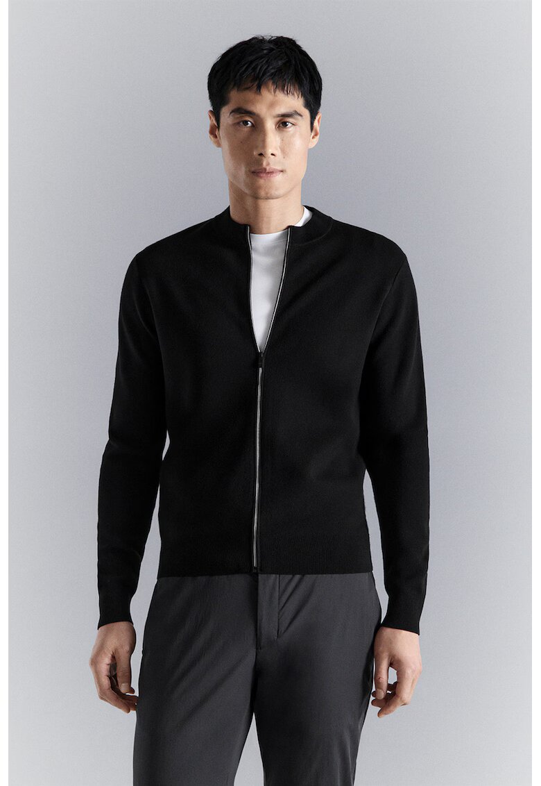 Mango Жилетка с цип и ниска яка - Черен