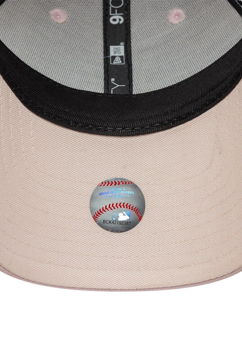 New Era Сатинирана шапка 9Forty NY Yankees с капса Прашно розово