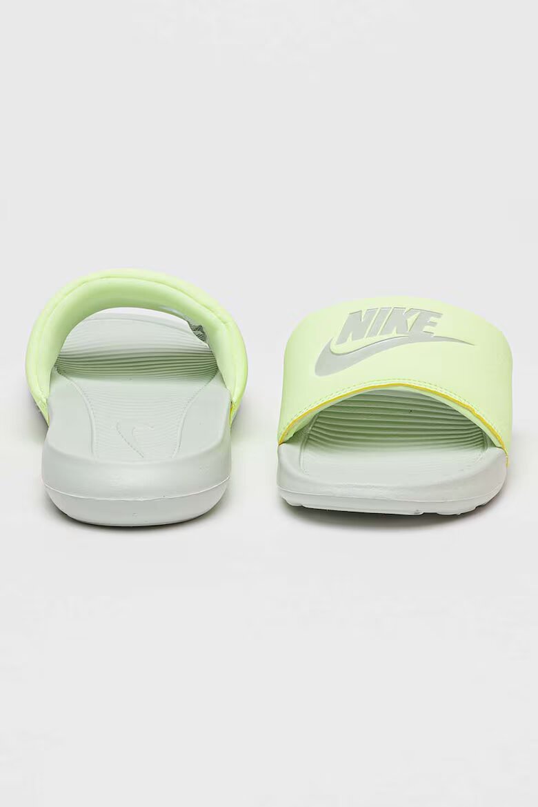 Nike Чехли Victori One с лого Светло сив/Бледозелен