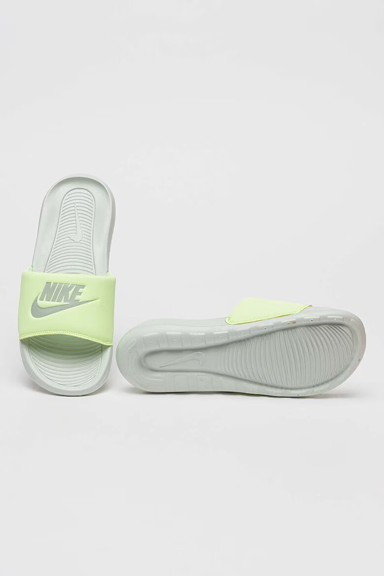 Nike Чехли Victori One с лого Светло сив/Бледозелен