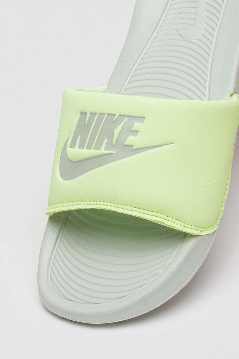 Nike Чехли Victori One с лого Светло сив/Бледозелен