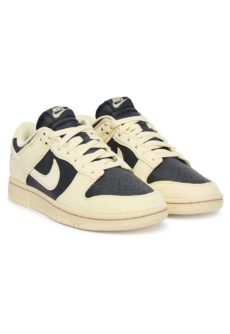 Nike Дамски кецове Dunk Low - HJ7673 005 - кремав/черен