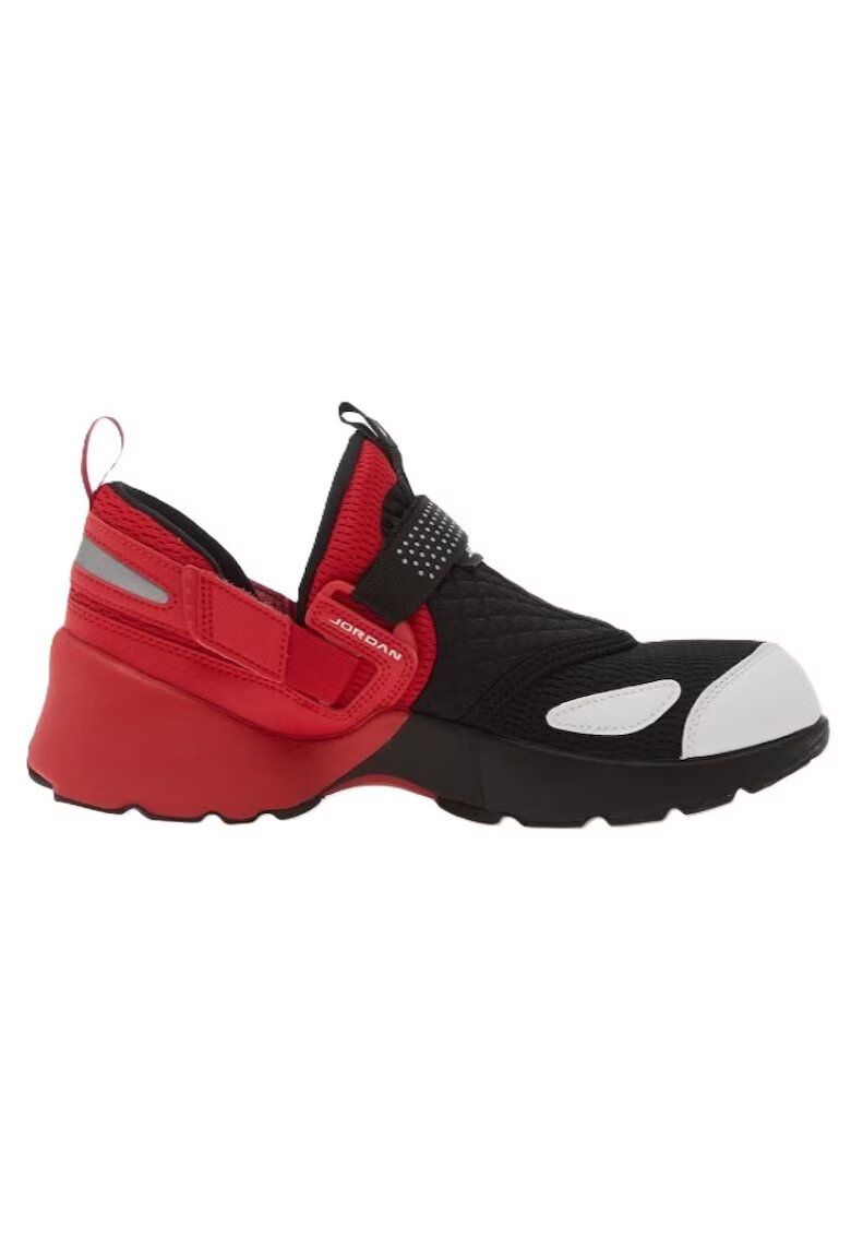 Nike Дамски спортни обувки WMNS JORDAN TRUNNER LX - Еко кожа - Черни