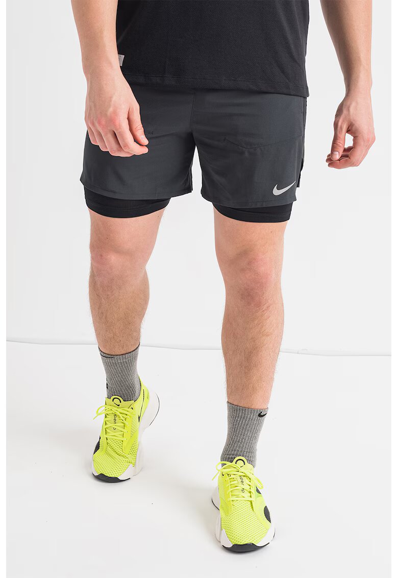 Nike Къс панталон Stride за бягане с Dri-FIT и джобове