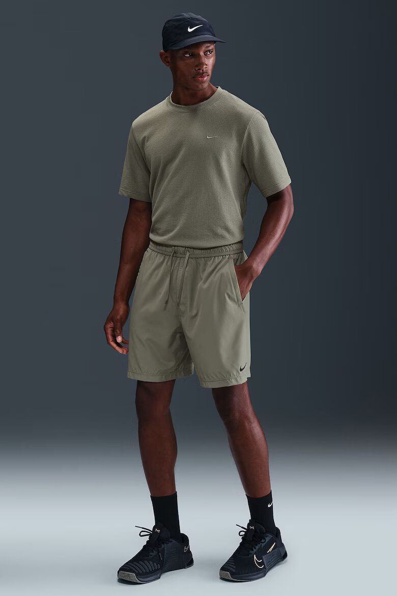 Nike Къс тренировъчен панталон с Dri-Fit и връзка Сиво-бежов