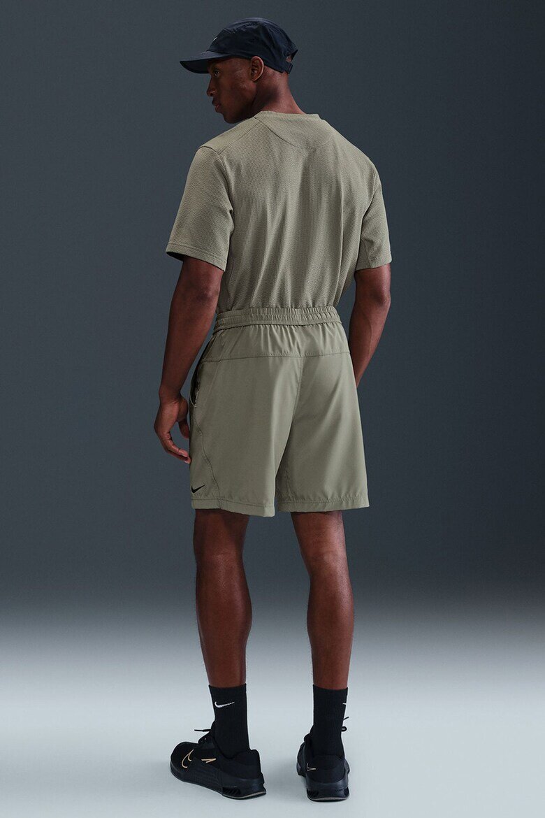Nike Къс тренировъчен панталон с Dri-Fit и връзка Сиво-бежов