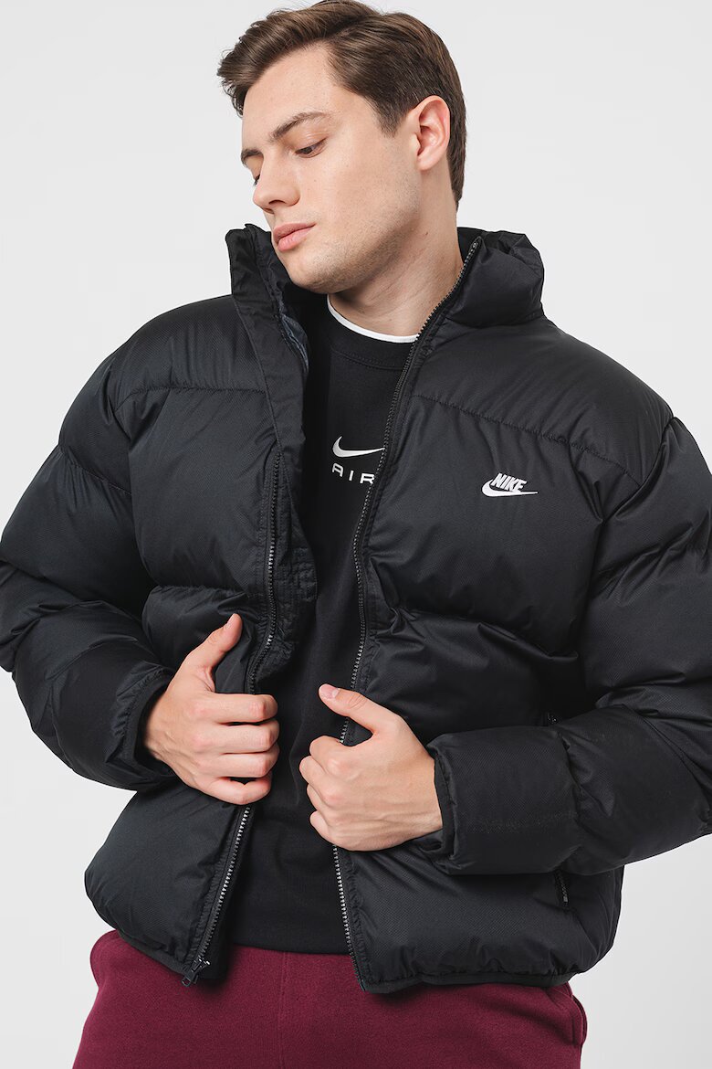 Nike Непромокаемо подплатено зимно яке Черен