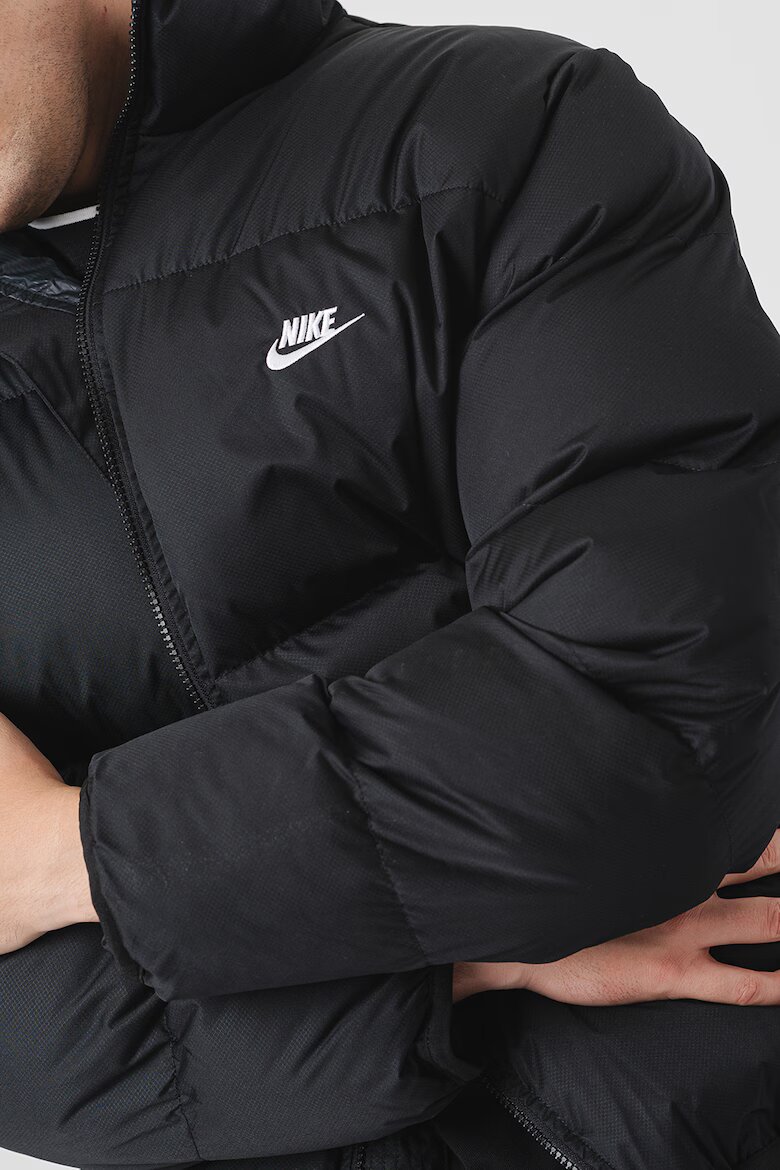 Nike Непромокаемо подплатено зимно яке Черен