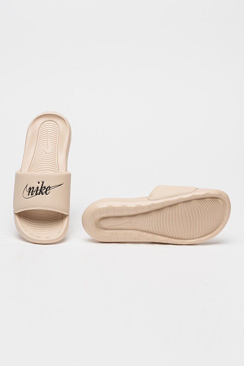 Nike One Черен/Крем