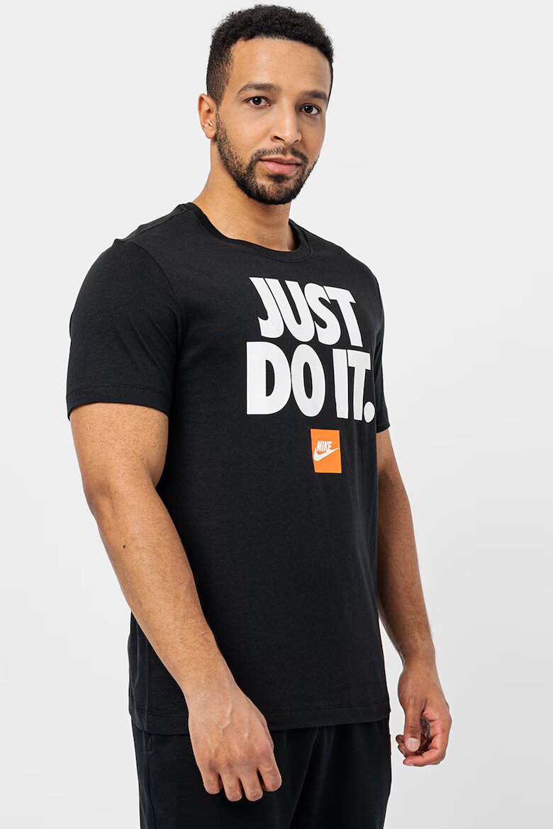 Nike Памучна тениска Sportswear с принт Черен