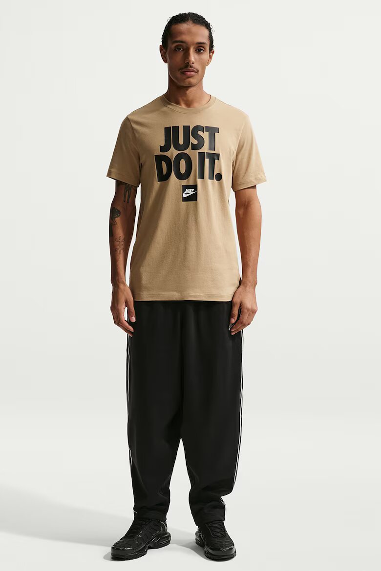 Nike Памучна тениска Sportswear с принт Черен/Светлокафяв