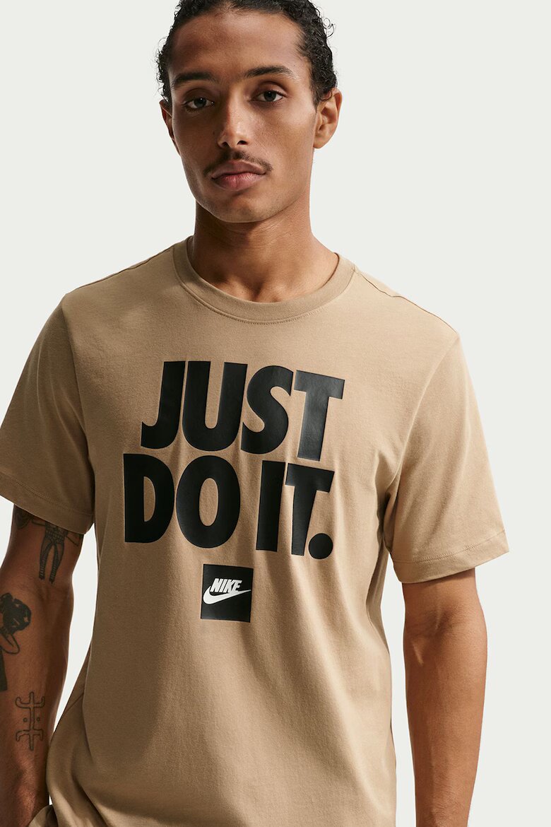 Nike Памучна тениска Sportswear с принт Черен/Светлокафяв