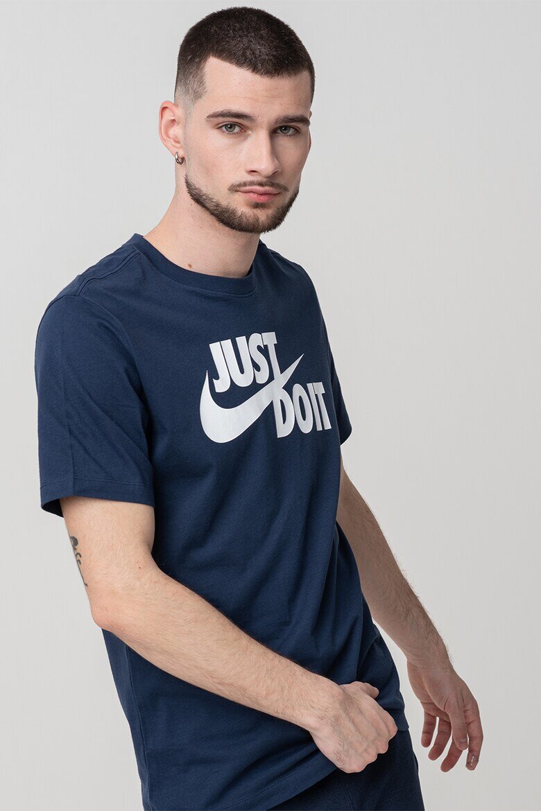Nike Памучна тениска Swoosh с лого Бял/Тъмносин