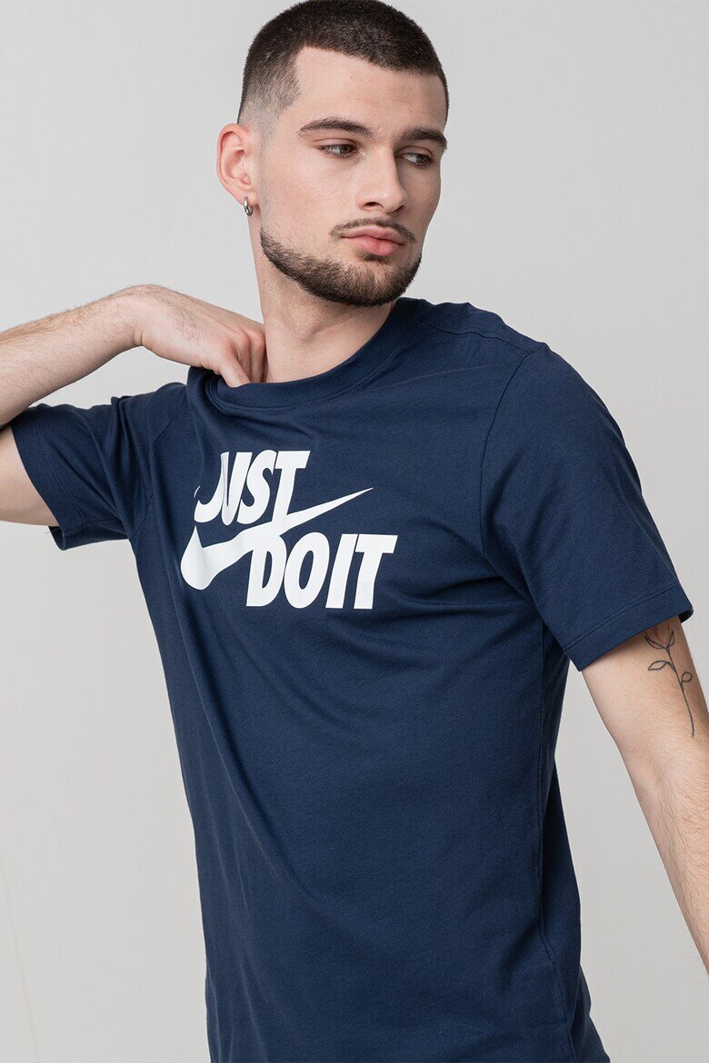 Nike Памучна тениска Swoosh с лого Бял/Тъмносин